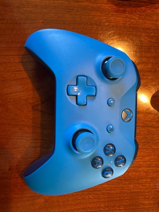 2 Xbox Wireless Controllers – Tested, Works Perfectly - Picture 3 of 4